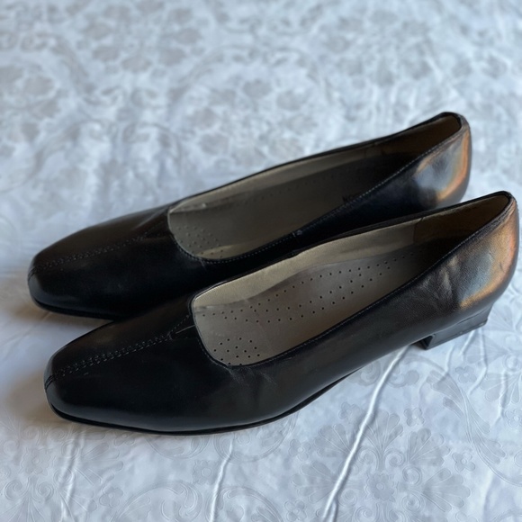 Ross Hommerson Fine Leather Black Heeled Flats Size 9.5 Small - Picture 4 of 4